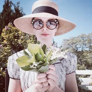 Meet your Posher, Monia